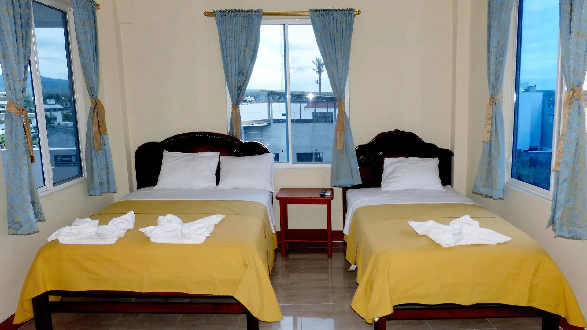 Gloria - Galapagos Inn Пуэрто-Айора