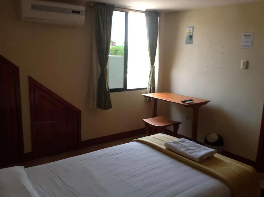 Gloria - Galapagos Inn Пуэрто-Айора