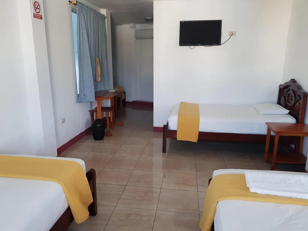 Gloria - Galapagos Inn Пуэрто-Айора
