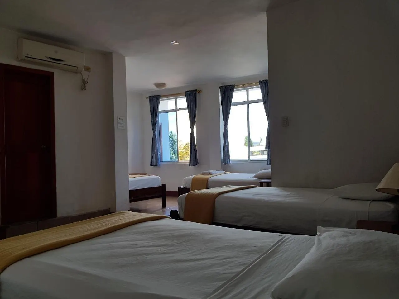 Gloria - Galapagos Inn Пуэрто-Айора 2*,