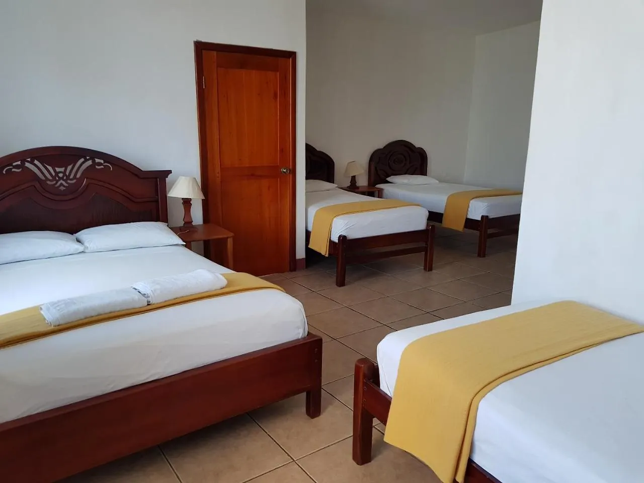 Gloria - Galapagos Inn Пуэрто-Айора Гостевой дом