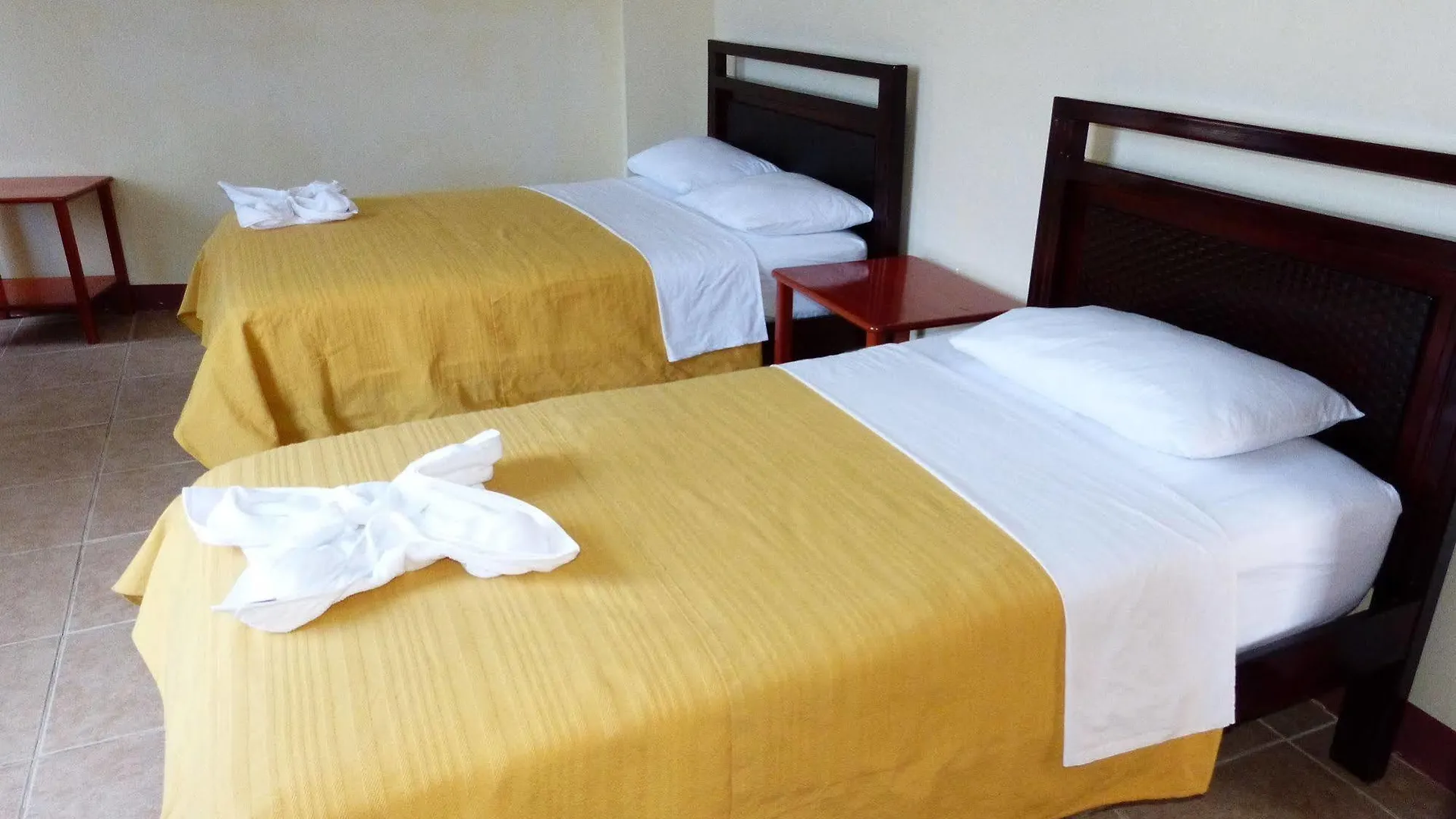 Gloria - Galápagos Inn Puerto Ayora Ecuador